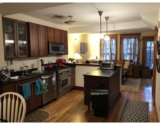 Primary Photo - 247 River St