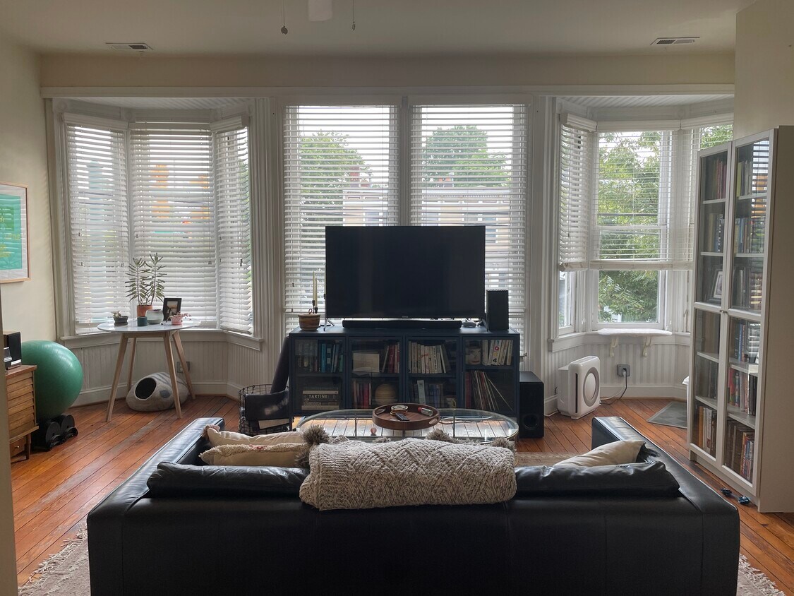 Foto principal - 2824 E. Broad St
