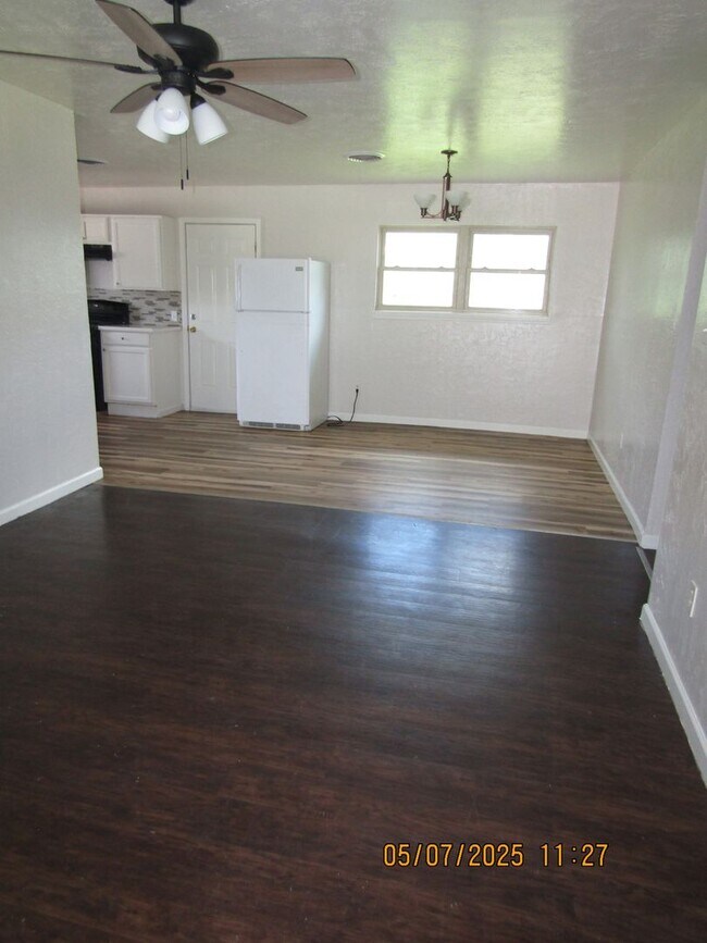 Foto del edificio - 407 NW Compass Dr