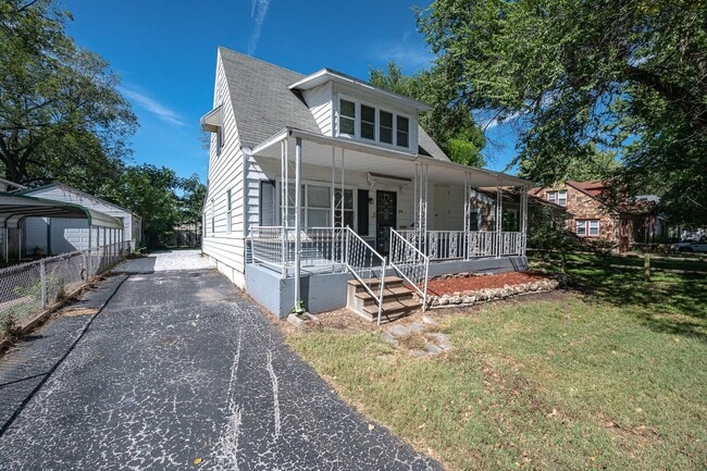 Foto del edificio - COLLEGE PRE-LEASING