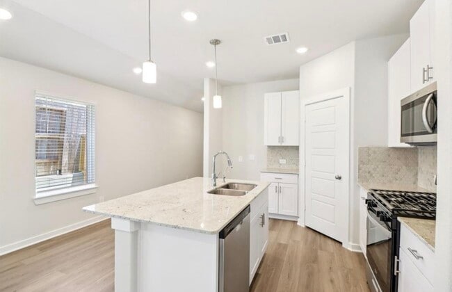 Building Photo - 1900 Velvet Oak Ln