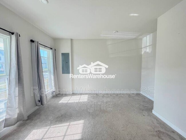 Building Photo - 246 Goldenstar Ln