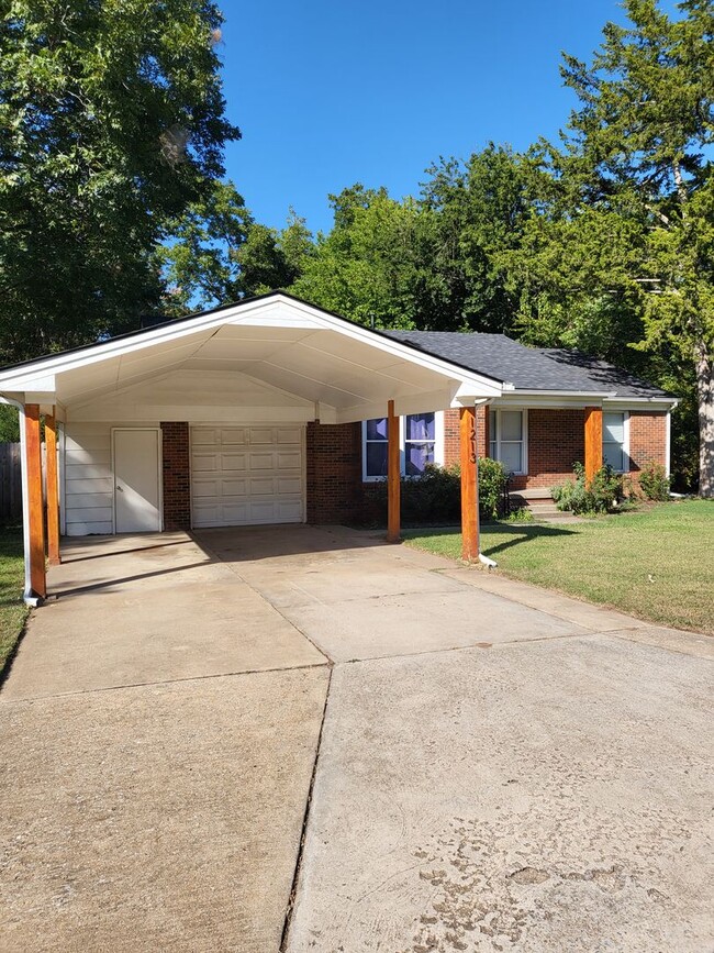 Building Photo - (4) Bed/(2) Bath in Core Norman Avail NOW!...