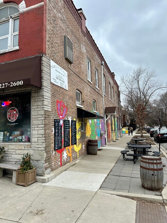 Building Photo - 2211 W McLean Ave