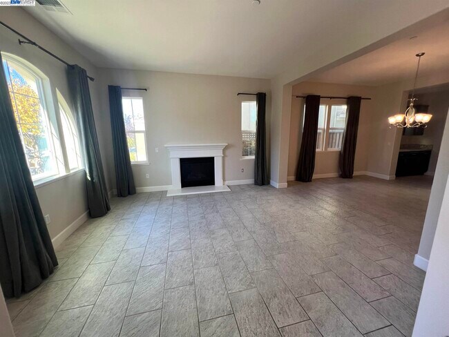 Building Photo - 1695 N Terracina Dr