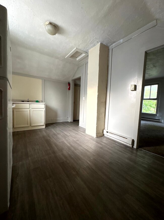 Building Photo - 420 Middlebury St