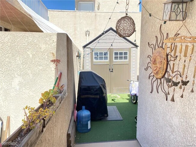 Building Photo - 2 br, 2 bath Condo - 4705 Kester Ave Unit 303