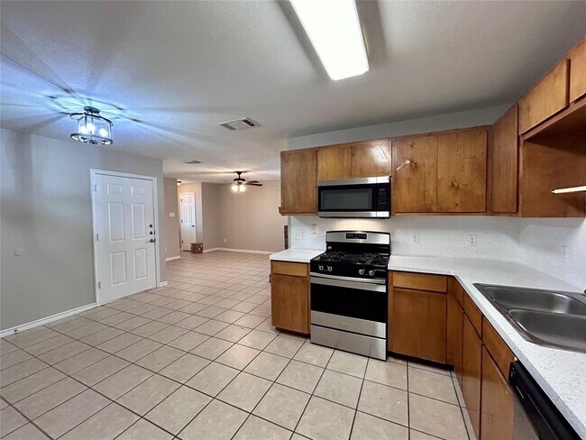 Building Photo - 3007 Kestrel Dr