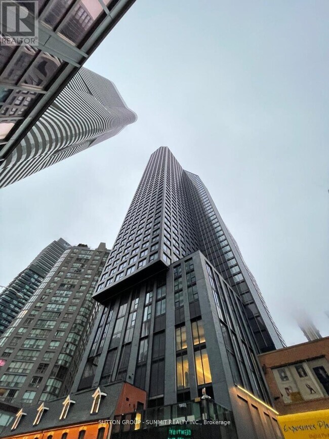 Photo du bâtiment - 8-908 Wellesley St W