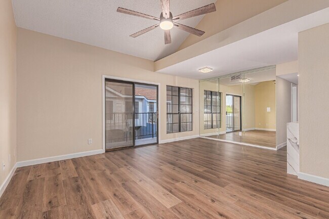 Foto del edificio - Ready for IMMEDIATE MOVE IN!