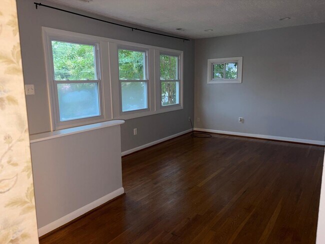 Foto del edificio - 13430 Pinetree Dr