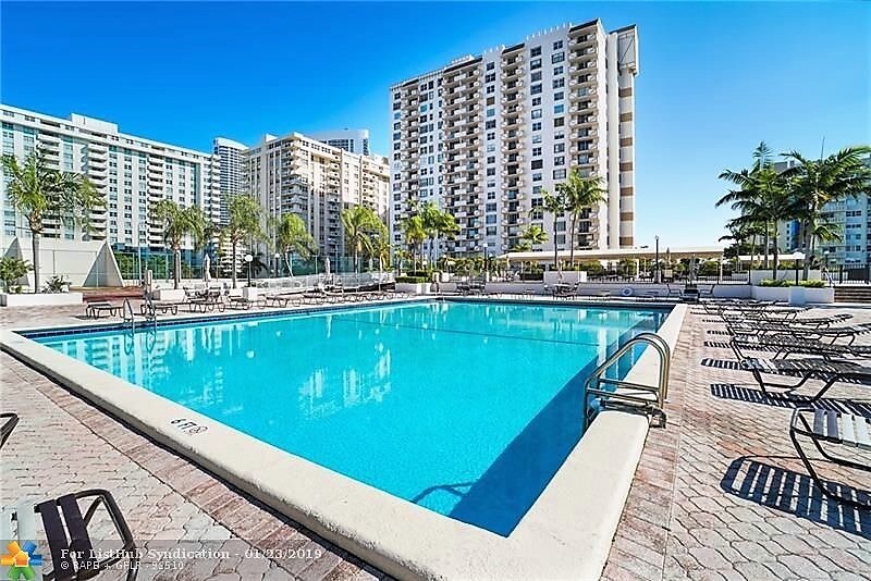 Foto principal - 1865 S Ocean Dr