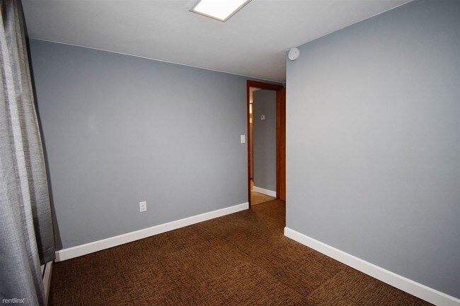 Building Photo - 1 br, 1 bath 4plex - 2510 8th St N