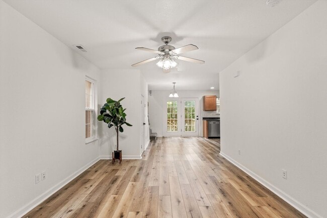 Building Photo - Knoxville 37912 - 3 bedroom, 2.5 bath all ...