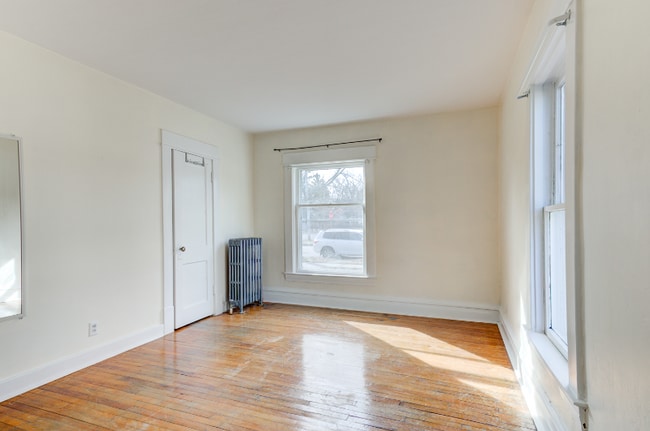 Building Photo - 302 W Fifteenth St