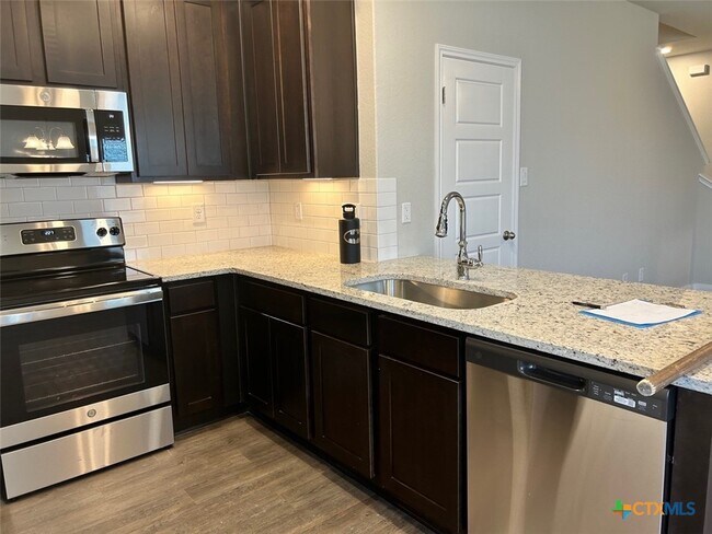 Foto del edificio - 3414 Lindsay Ln