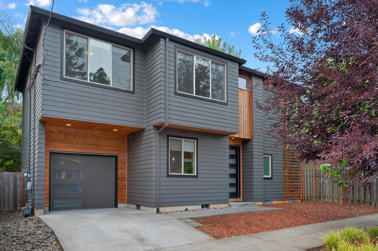 Primary Photo - Modern Elegance! Eastmoreland Stunner! Pre...