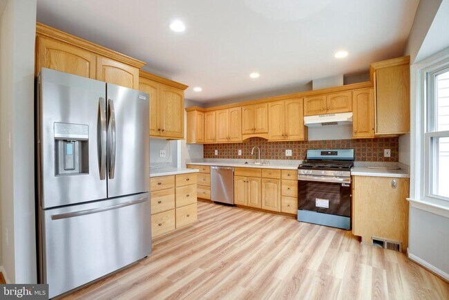 Building Photo - 8000 Lady Lewis Ct