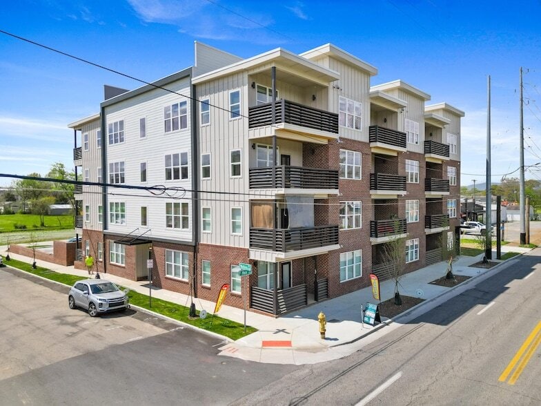 Foto principal - 2318 E Main St