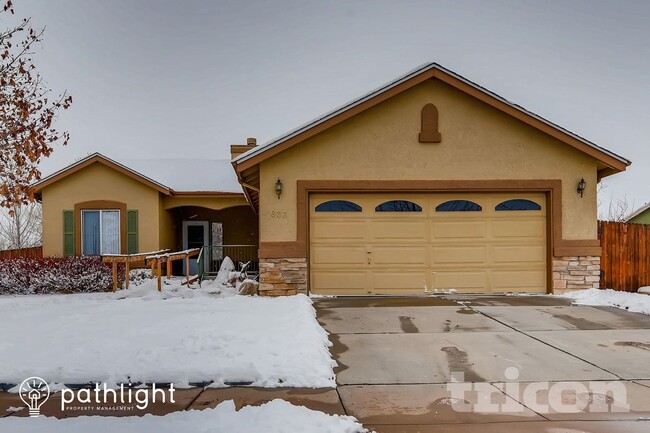 Foto del edificio - 633 Golden Eagle Dr