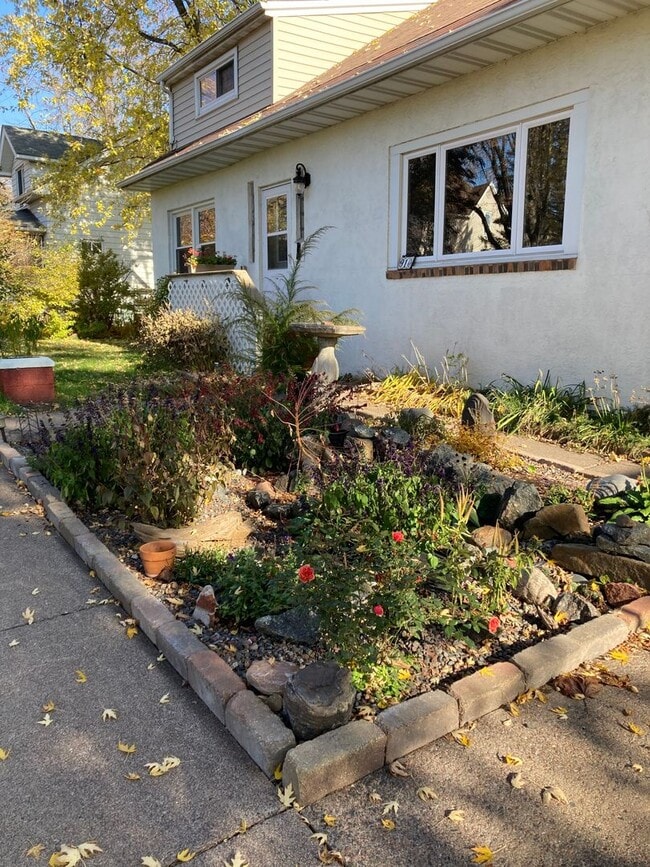 Building Photo - 910 N 56th Ave W