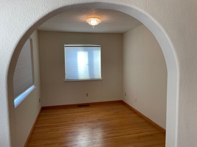 Foto del edificio - Large Foothills Home