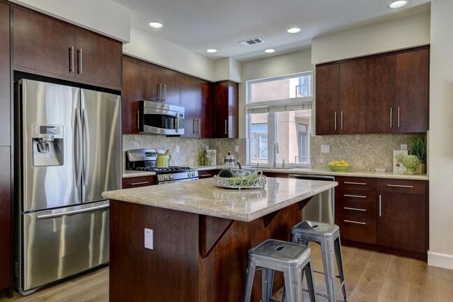 Building Photo - Exceptional End-Unit Townhome in Sterling Park – Palo Alto Living at Its Best!