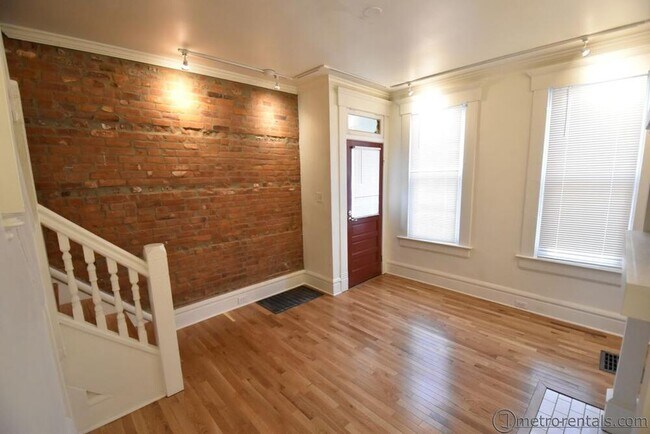 Foto del edificio - 322 E Whittier St