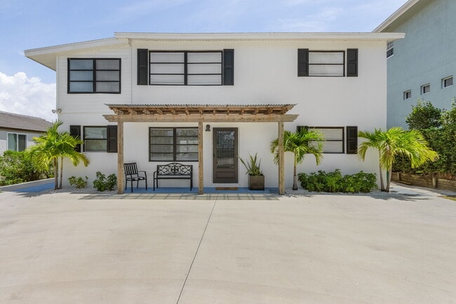 Building Photo - 9262 Vanderbilt Dr
