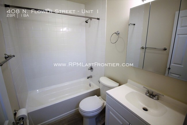 Foto del edificio - 408 N Flower St