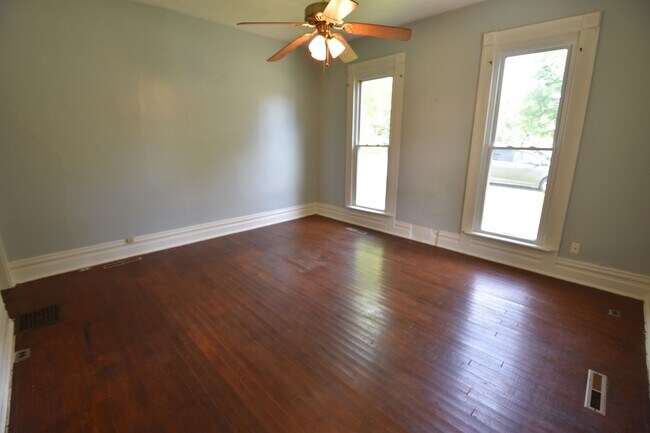 Foto del edificio - One Bedroom Unit in Greenfield with MOST u...