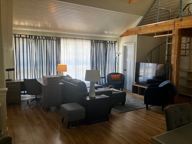 Foto del edificio - 130 Sarah Dr