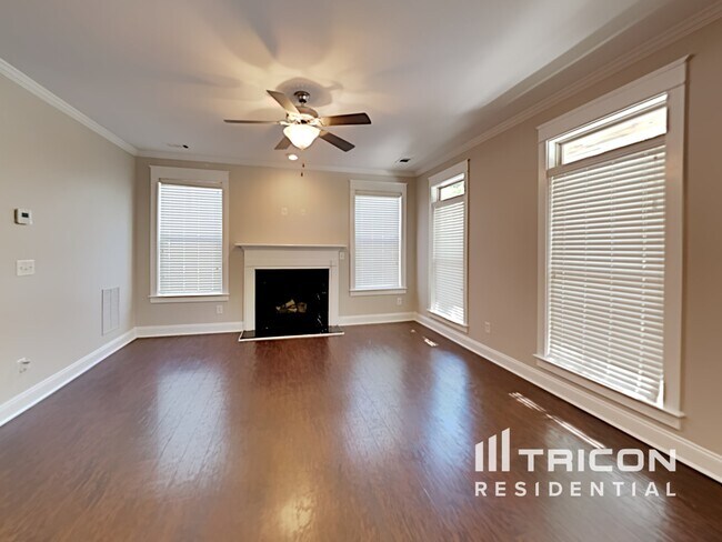 Building Photo - 2435 Center Pointe Cir SW