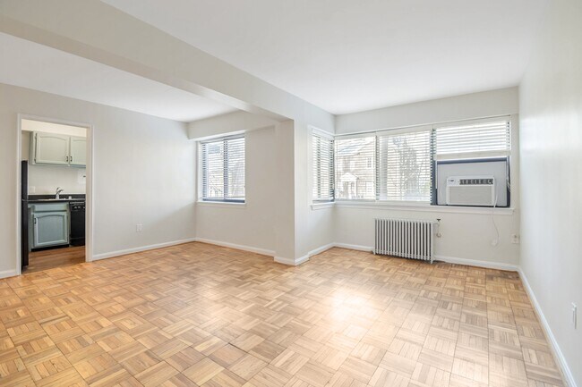 Foto del edificio - 3901 Tunlaw Rd NW