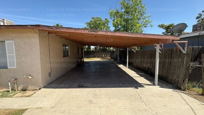 Foto del edificio - 3 bedroom 1 bathroom house located near E. California Ave/ Mt Vernon Ave