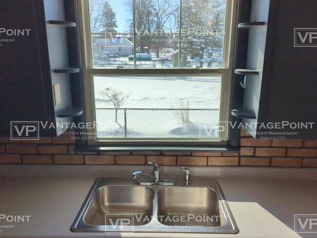 Building Photo - - Marinette House For Rent –
