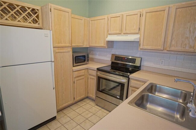 Building Photo - 702 Promenade Pl
