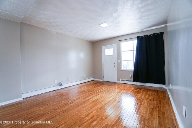 Foto del edificio - 1519 Meylert Ave
