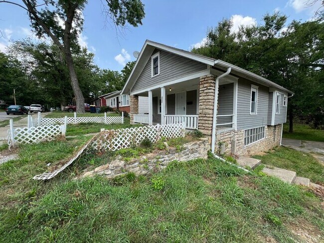 Foto del edificio - 6733 Askew Ave