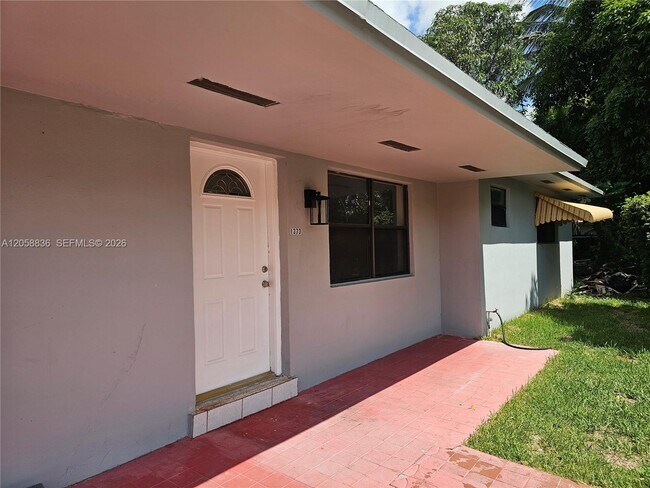 Foto del edificio - 1373 NE 144th St