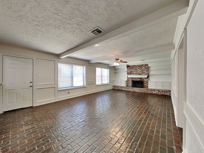 Building Photo - 3822 Stillview Dr