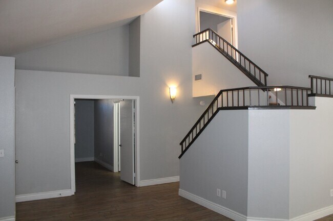Building Photo - Two story Beauty in Las Vegas - 3 bedroom ...