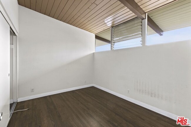 Building Photo - 3330 S Sepulveda Blvd
