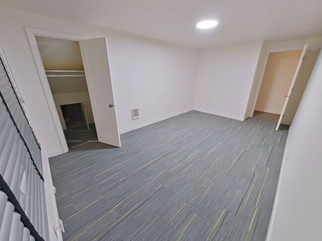 Foto del edificio - Private Large 4 Bedroom Home!