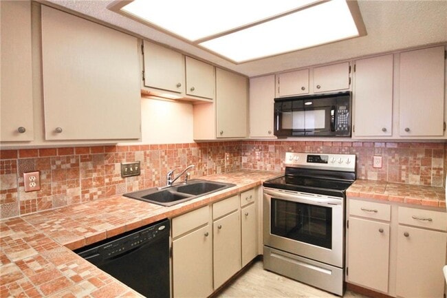 Building Photo - 8418 Fathom Cir