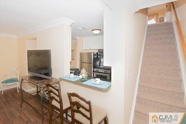 Building Photo - 30 Pennsbury Way