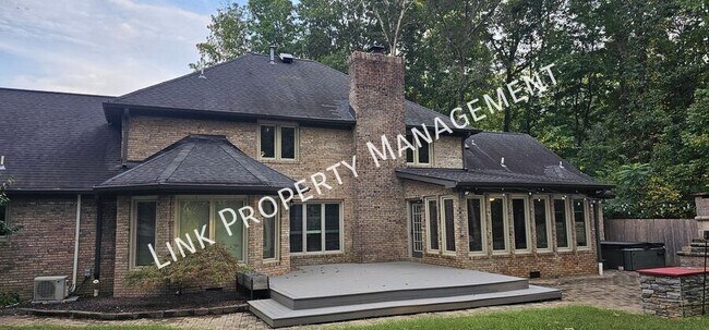 Foto del edificio - 7701 Elizabeth Way Dr