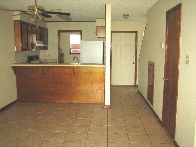 Building Photo - LAKE PARK CONDO