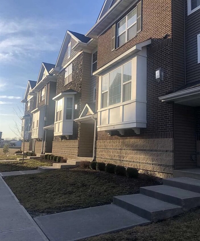 Photo - 350 Clark Dr (Coralville, IA)
