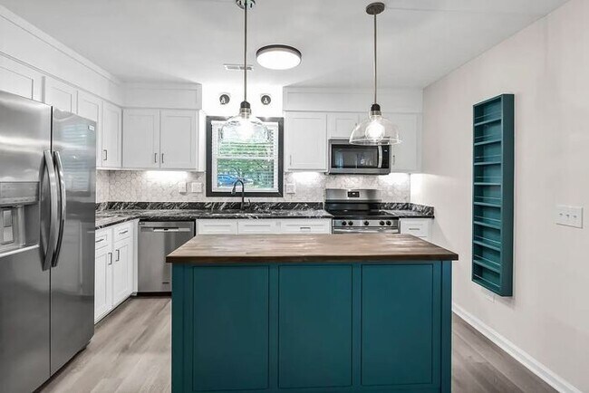 Building Photo - Fully Renovated Home